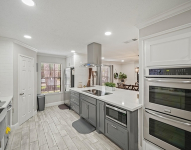 15831 Ridge Park Drive - Photo Thumbnail 4
