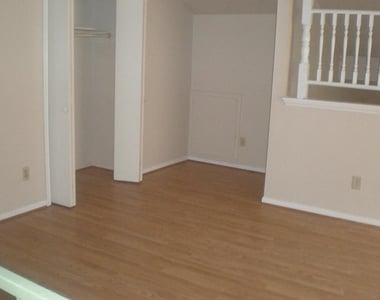 1903 Country Village Bl - Photo Thumbnail 2