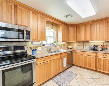 411 Sailfish Street - Photo Thumbnail 10