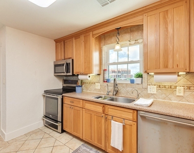 411 Sailfish Street - Photo Thumbnail 12