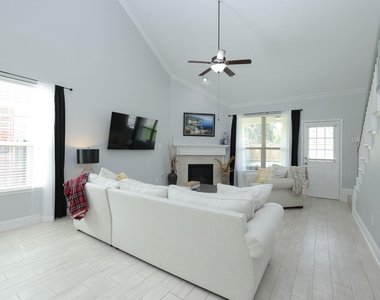 19 Canterborough Place - Photo Thumbnail 12