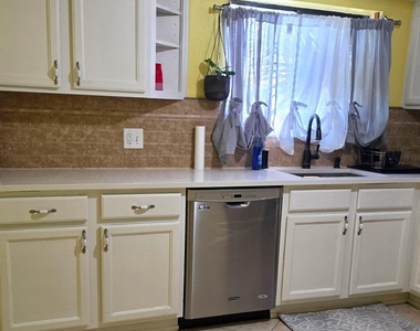 612 Cedar Side Circle Ne - Photo Thumbnail 5
