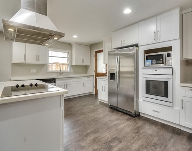 9006 Dunlap Street - Photo Thumbnail 10