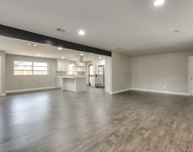 9006 Dunlap Street - Photo Thumbnail 8