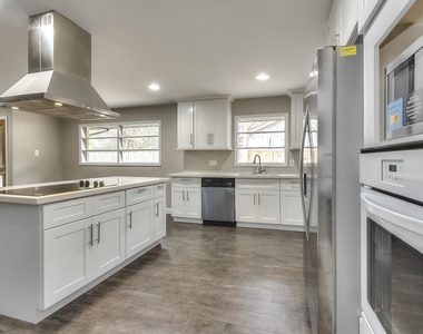 9006 Dunlap Street - Photo Thumbnail 14