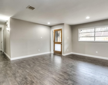 9006 Dunlap Street - Photo Thumbnail 7