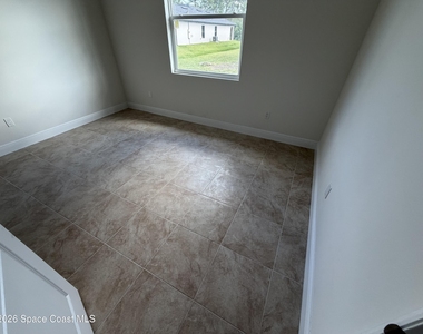 1677 Javier Street Se - Photo Thumbnail 8