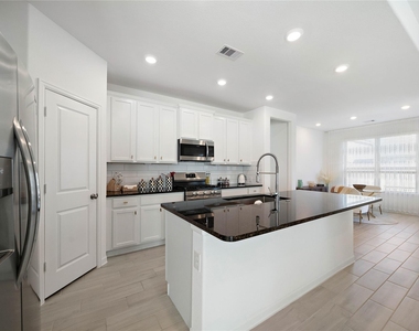 2239 Ginger Trail Lane - Photo Thumbnail 5