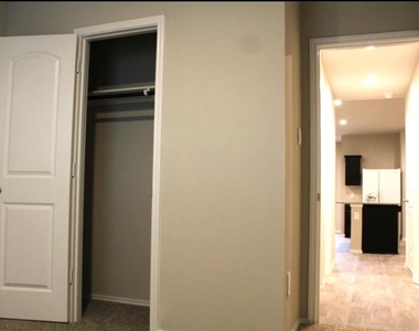 40643 Creekside Bluff Trail - Photo Thumbnail 17
