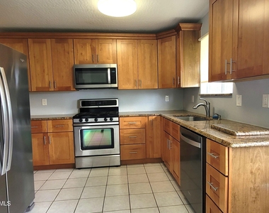 731 John Carroll Lane - Photo Thumbnail 6
