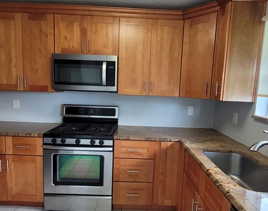 731 John Carroll Lane - Photo Thumbnail 9