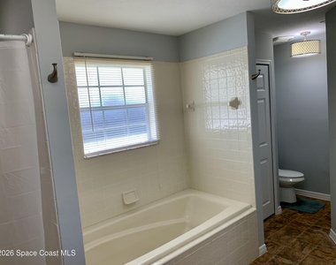731 John Carroll Lane - Photo Thumbnail 12