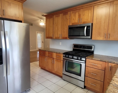 731 John Carroll Lane - Photo Thumbnail 8