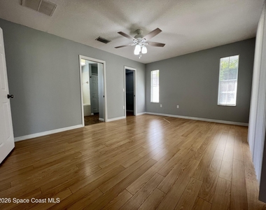 731 John Carroll Lane - Photo Thumbnail 10