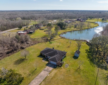 140 Lakewood Drive - Photo Thumbnail 2