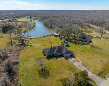 140 Lakewood Drive - Photo Thumbnail 1
