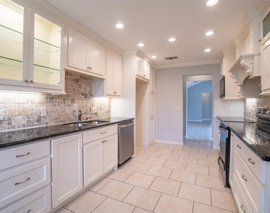 140 Lakewood Drive - Photo Thumbnail 12