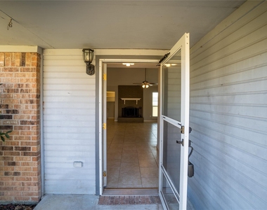 140 Lakewood Drive - Photo Thumbnail 8