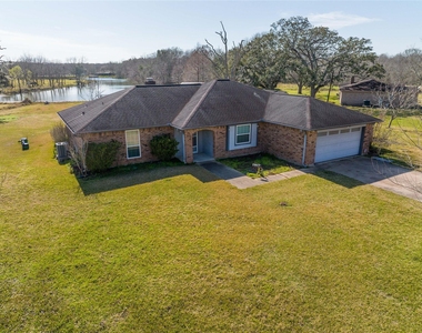 140 Lakewood Drive - Photo Thumbnail 5