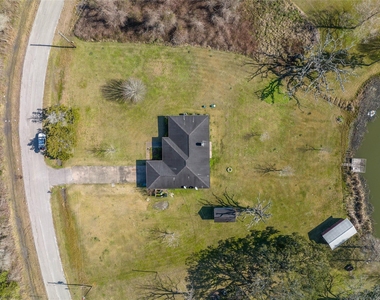 140 Lakewood Drive - Photo Thumbnail 4