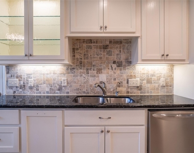 140 Lakewood Drive - Photo Thumbnail 13