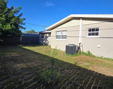 581 Oxford Avenue - Photo Thumbnail 5
