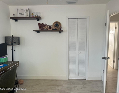 581 Oxford Avenue - Photo Thumbnail 21