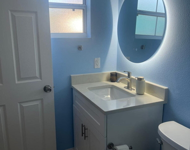 581 Oxford Avenue - Photo Thumbnail 26
