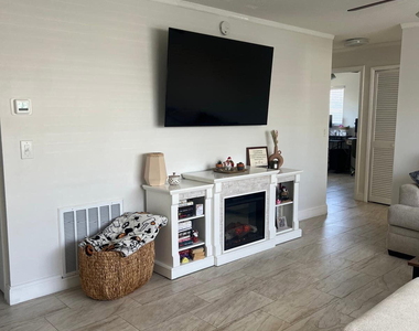 581 Oxford Avenue - Photo Thumbnail 8