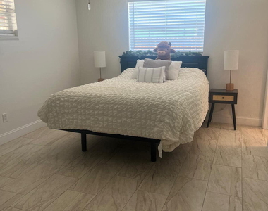 581 Oxford Avenue - Photo Thumbnail 24