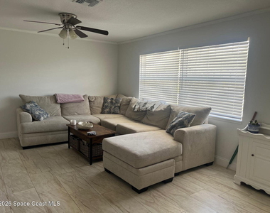 581 Oxford Avenue - Photo Thumbnail 7