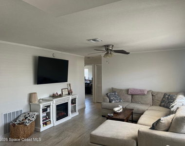 581 Oxford Avenue - Photo Thumbnail 9