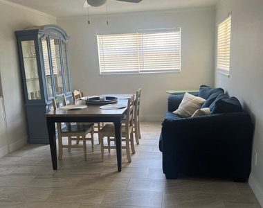 581 Oxford Avenue - Photo Thumbnail 10