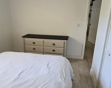 581 Oxford Avenue - Photo Thumbnail 15