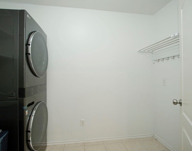 10314 Cliff Haven Court - Photo Thumbnail 15