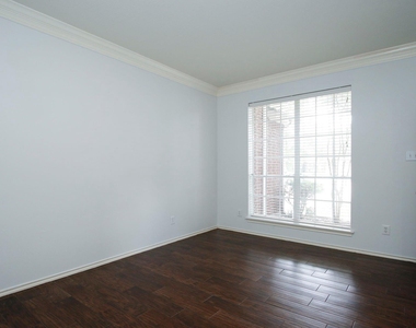 10314 Cliff Haven Court - Photo Thumbnail 12