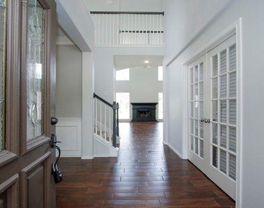 10314 Cliff Haven Court - Photo Thumbnail 4