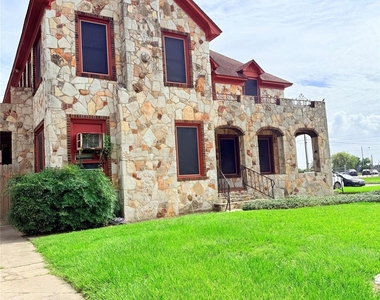 3417 Wisconsin Street - Photo Thumbnail 3