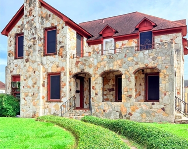 3417 Wisconsin Street - Photo Thumbnail 1