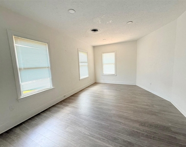 3417 Wisconsin Street - Photo Thumbnail 7