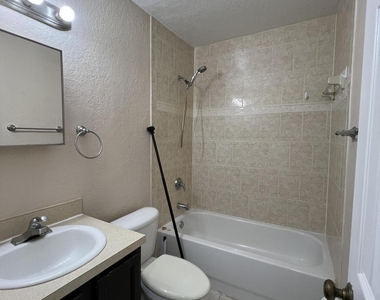 220 Columbia Drive - Photo Thumbnail 8