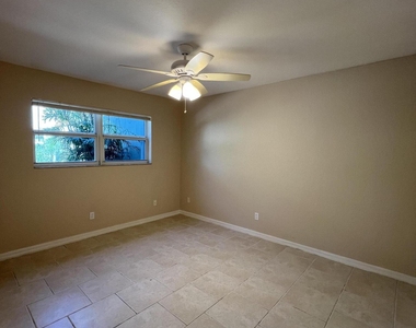 220 Columbia Drive - Photo Thumbnail 6
