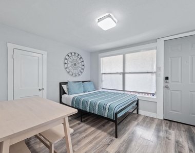 412 Drew Street - Photo Thumbnail 7
