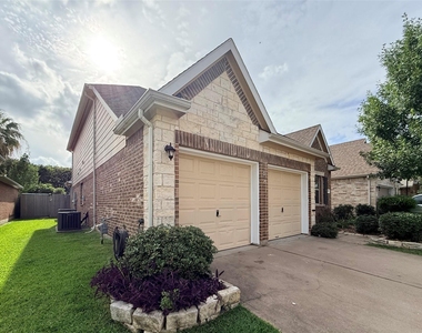 2814 Ridgeglen Lane - Photo Thumbnail 2