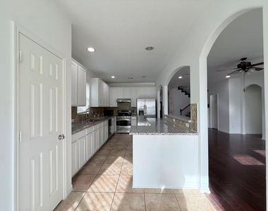 2814 Ridgeglen Lane - Photo Thumbnail 16
