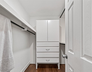 7030 Sidney Street - Photo Thumbnail 15