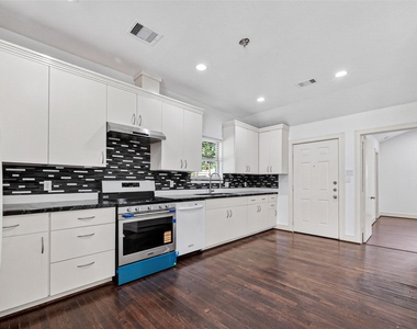 7030 Sidney Street - Photo Thumbnail 10