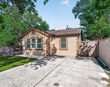 7030 Sidney Street - Photo Thumbnail 2