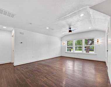 7030 Sidney Street - Photo Thumbnail 8