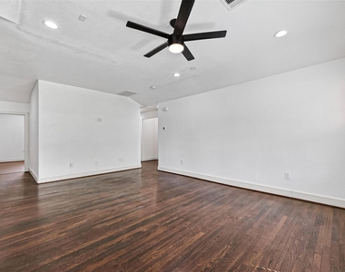 7030 Sidney Street - Photo Thumbnail 5